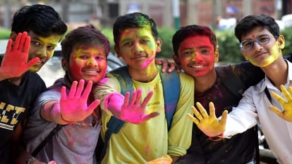 Holi gets the color of Lok Sabha elections, demand for saffron gulal increases