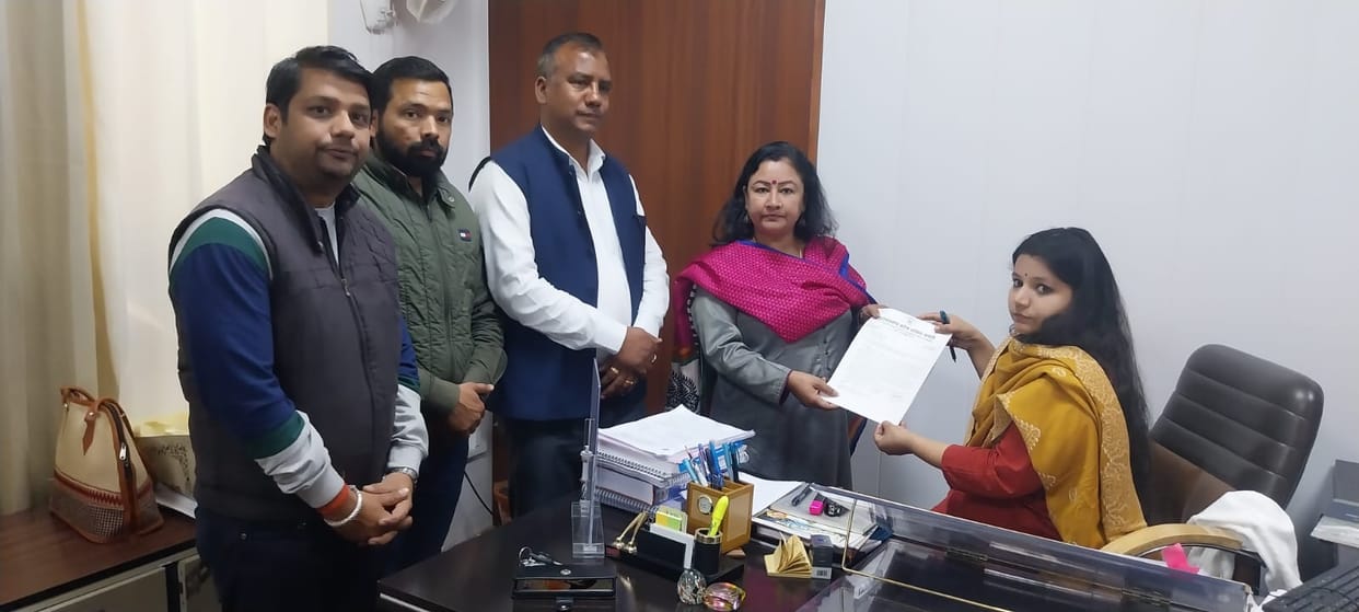Uttarakhand Congress Leaders Complaint election commission for IT notice to candidate Ganesh Godiyal