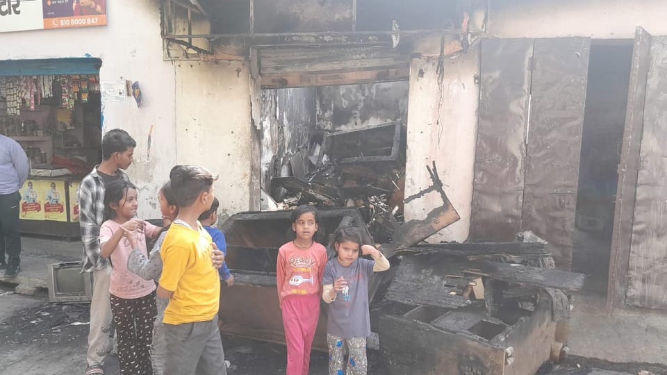 Uttarakhand News: fire in electronic shop in rudrapur