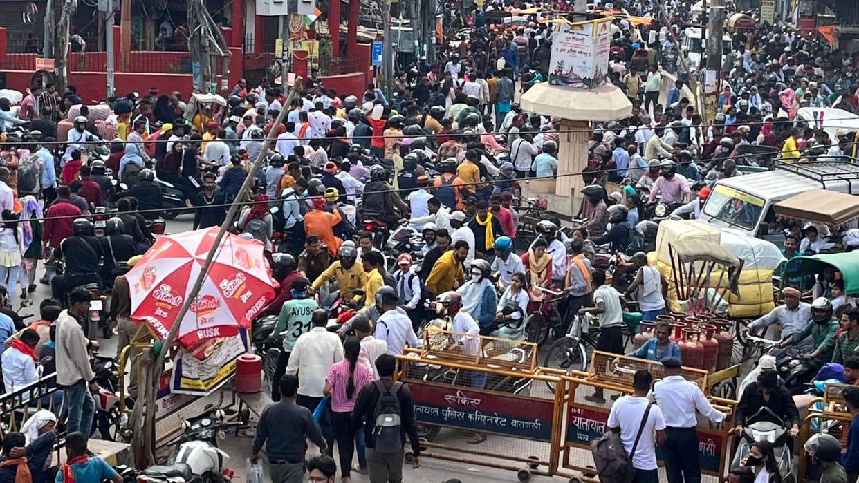 traffic system derailed at Beniyabagh-Godowlia road in varanasi