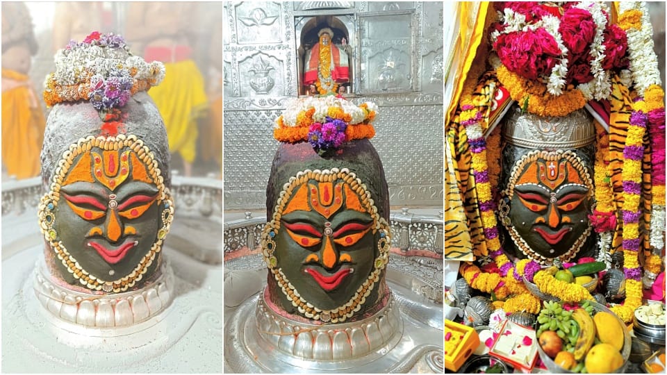 Ujjain Shri Mahakaleshwar Temple Baba Mahakal dressed in Bhasmarti wearing Mundamala