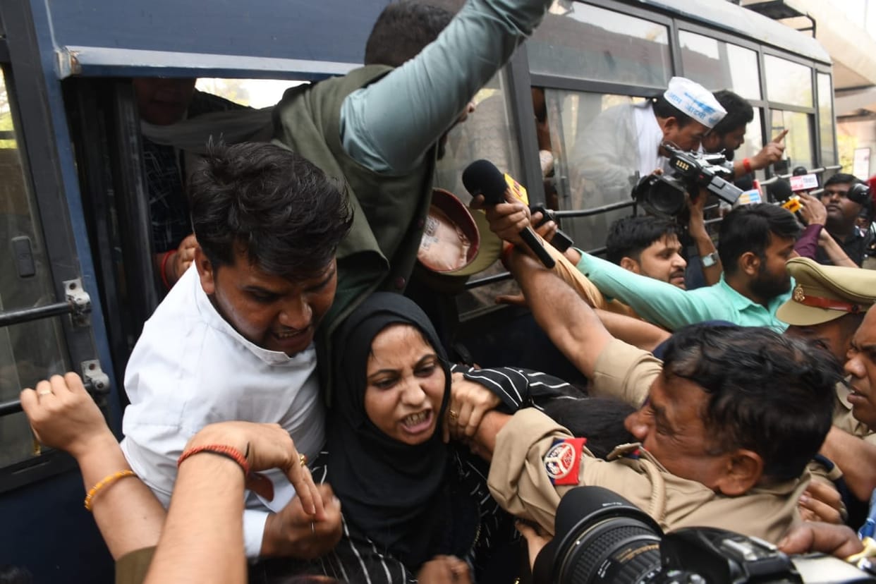 UP: AAP protests across the state against Kejriwal's arrest, heated clashes with police