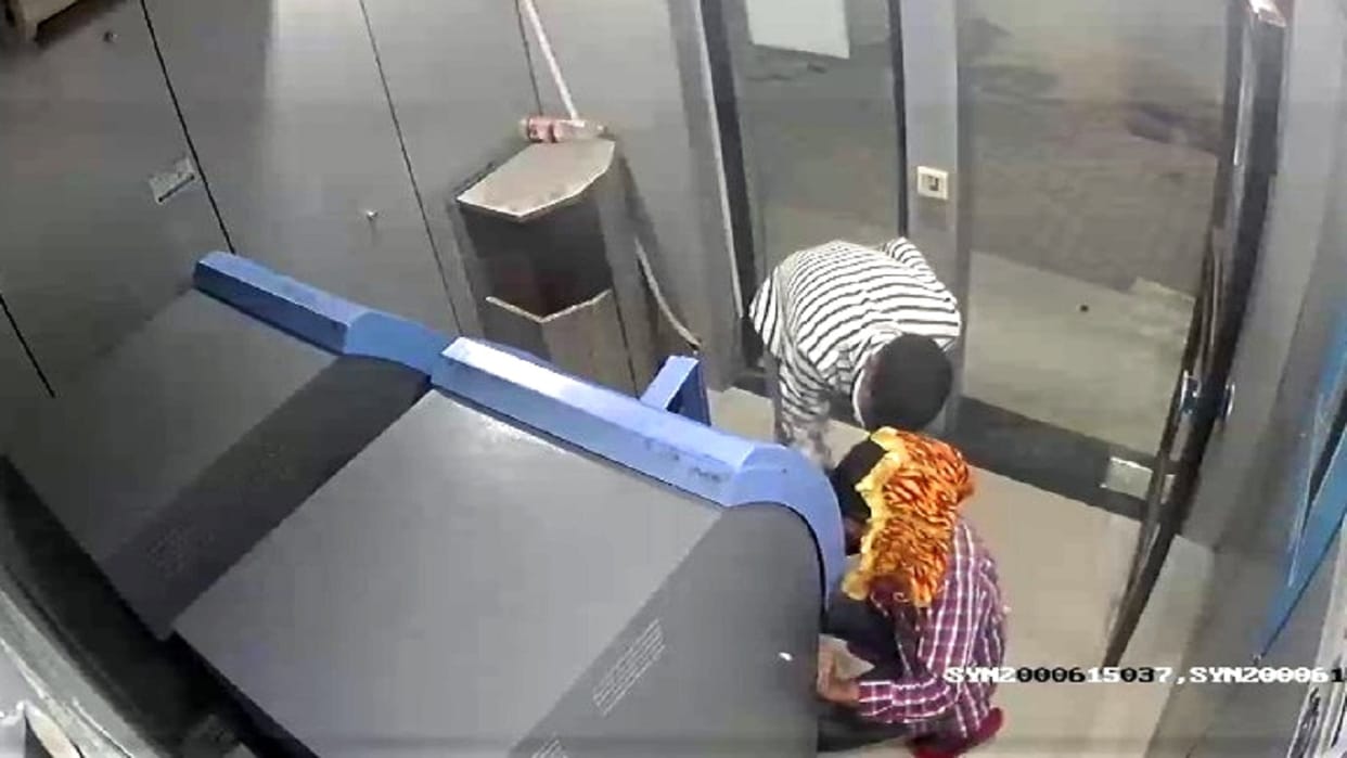 police caught two accused including BBA student for hacked ATM in Bareilly
