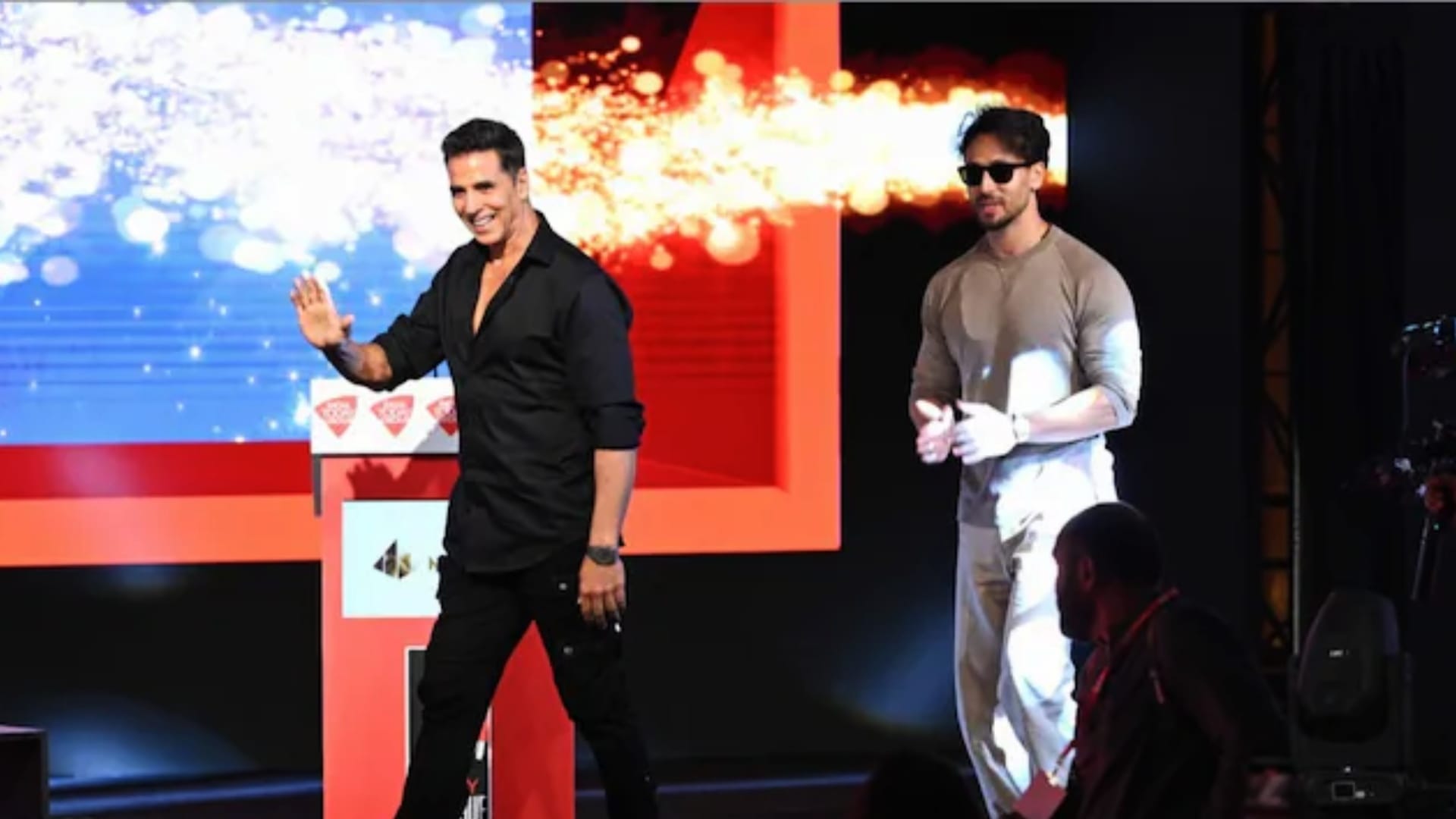 Bade Miyan Chote Miyan Stars akshay kumar tiger shroff performance at opening ceremony of IPL 2024 sonu nigam