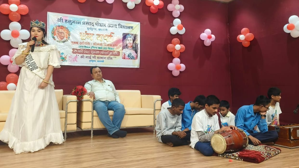 Disabled children celebrated Holi and charmed people singing holi khele Masane me...