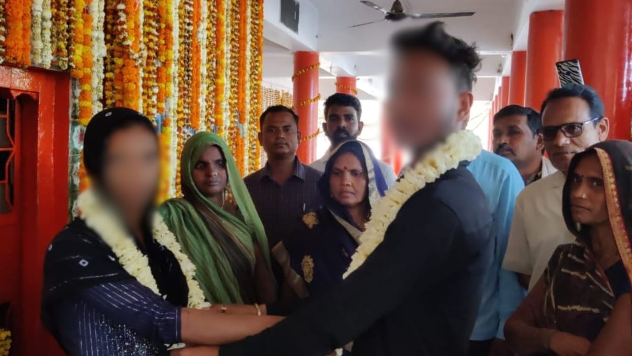 Police caught boy and girl absconding from home in bhadohi and got them married