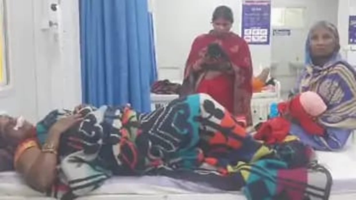 Bettiah woman going for delivery met with an accident on way then gave birth to child there