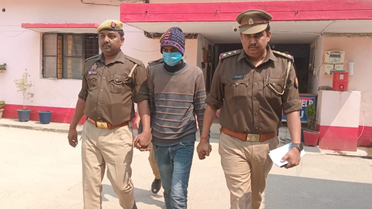 Budaun Double Murder Case Accused Javed appearing in court