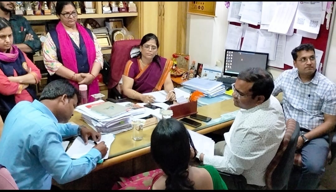 Indore: Collector sealed the school, then the management immediately gave admission to the children in RTE.