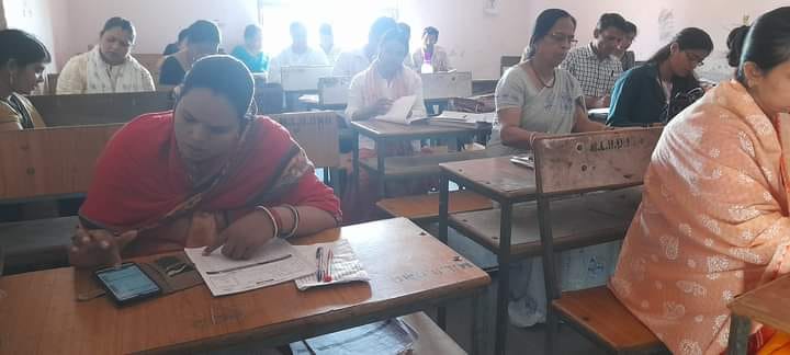 100 rupee note found in the answer sheet of class 10th in Damoh
