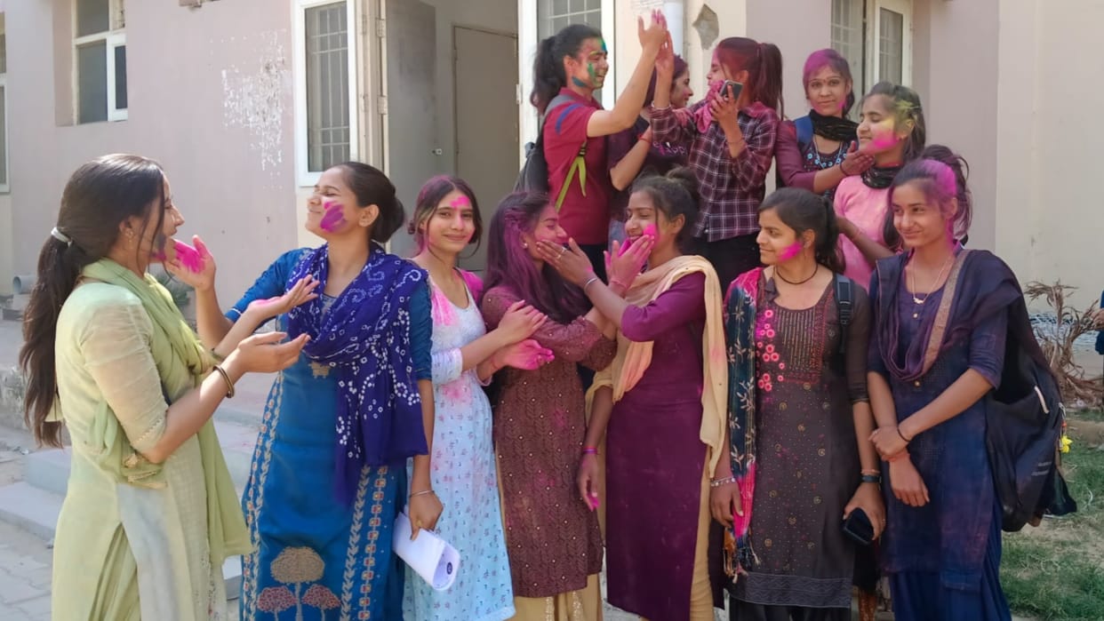Haryana: Holi colors spread in educational institutions