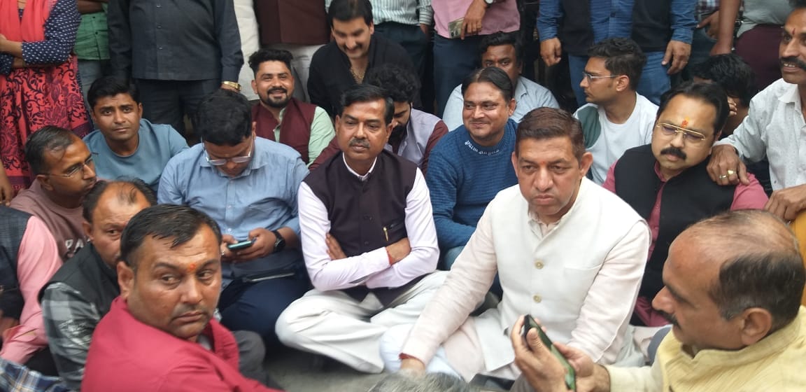 Haridwar News BJP District President and MLA sitting on strike accused police of unilateral action