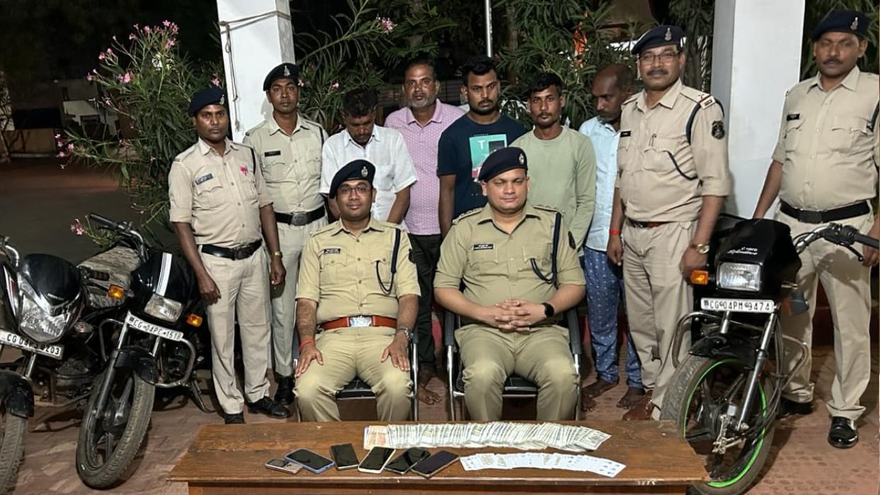 Abhanpur: Police raid on gamblers den: People were gambling indiscriminately; 4 arrested