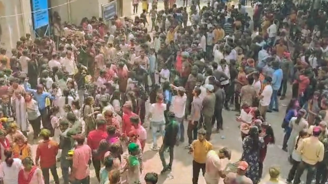 varanasi police alert on holi festival any disturbance will spent in jail