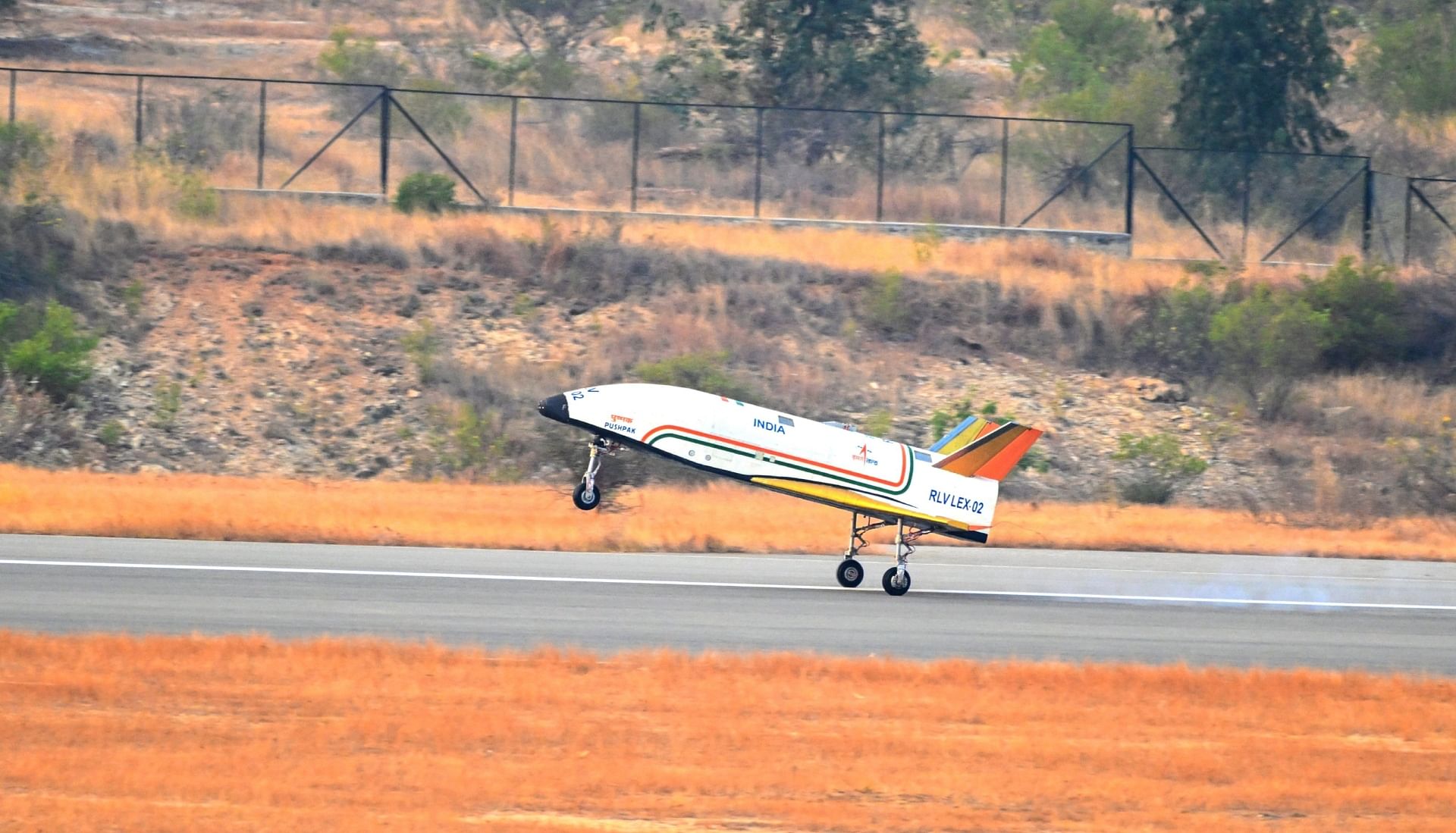 Isro Reusable Launch Vehicle Pushpak Testing Successful Landed Safely ...