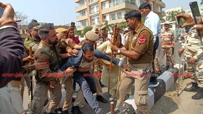 Panthers Party Protest in Jammu at outside election commission office Harsh Dev Singh and other leaders detain