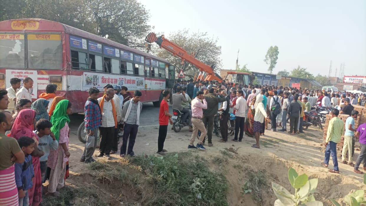 Tragic accident in Kanpur, High speed roadways bus crushed students, then overturned in a ditch, all three die