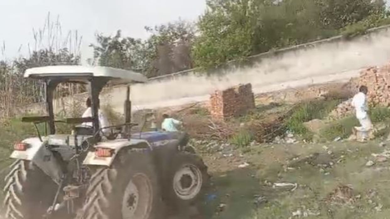 Bahadurgarh: Attempt to run tractor over people in Asoda, father and son arrested