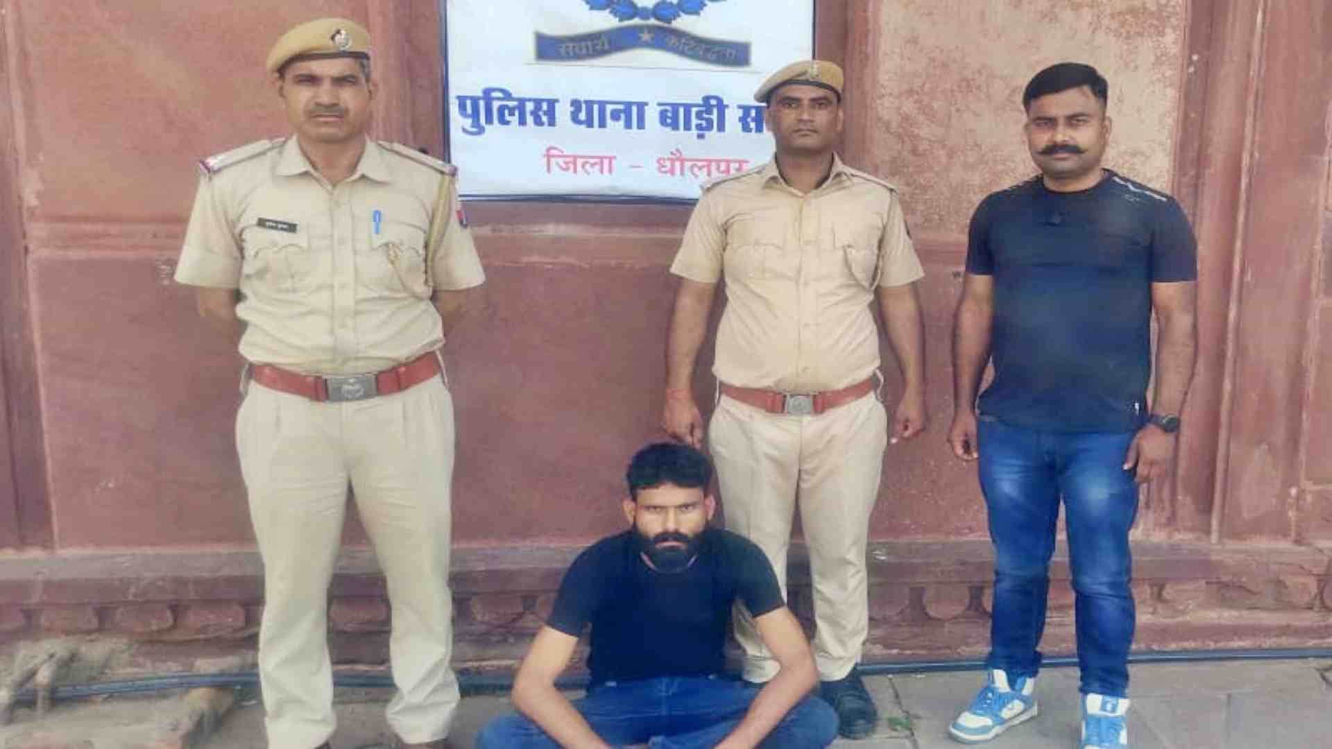 पुलिस की गिरफ्त में आरोपी।