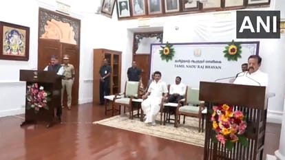 तमिलनाडु में राज्यपाल ने पोनमुडी को दिलाई मंत्री पद की शपथ, सीएम स्टालिन भी रहे मौजूद (वीडियो ग्रैब)