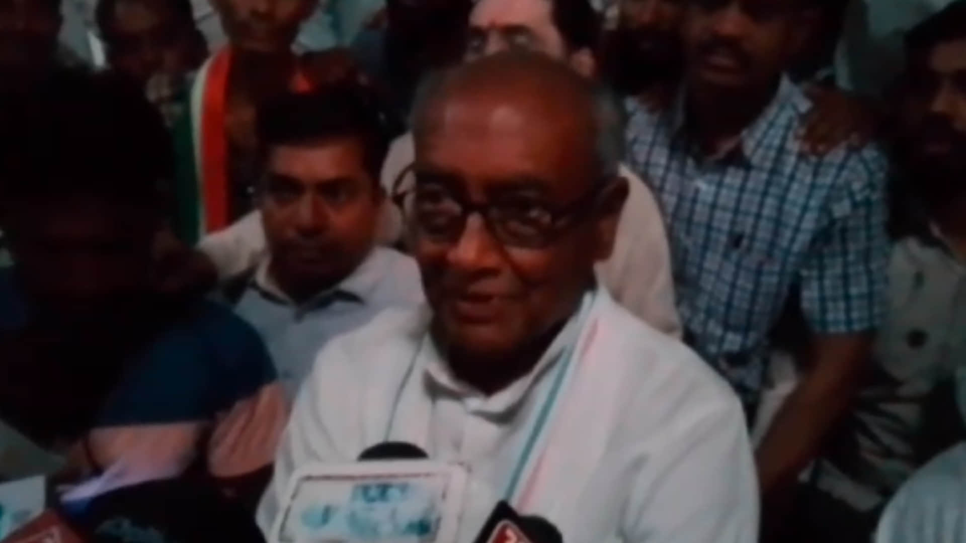 राजगढ़ में दिग्विजय सिंह ने चुनाव लड़ने की बात कही है।