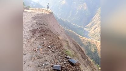 Himachal: Jeep fell into a ditch near Marogi drain near Tehri, two people died.