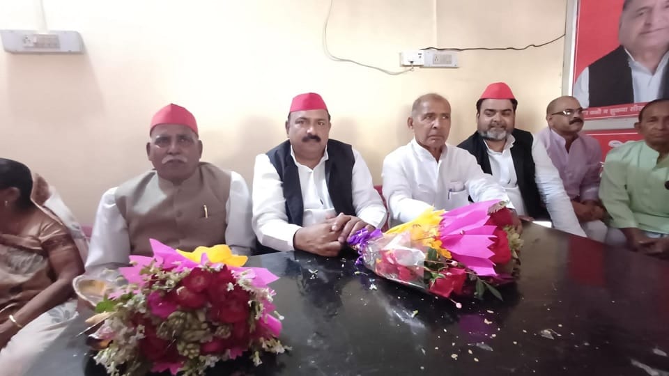 District President Sharafat Ali expressed gratitude to party in Hardoi District Office