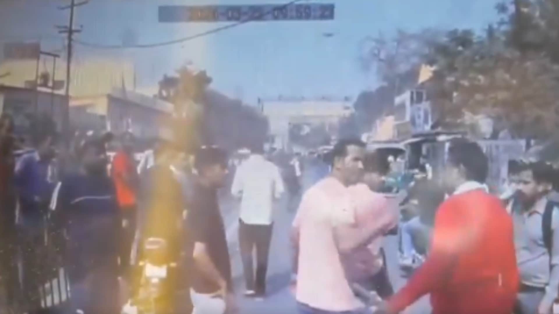 सीसीटीवी में कैद हुई घटना