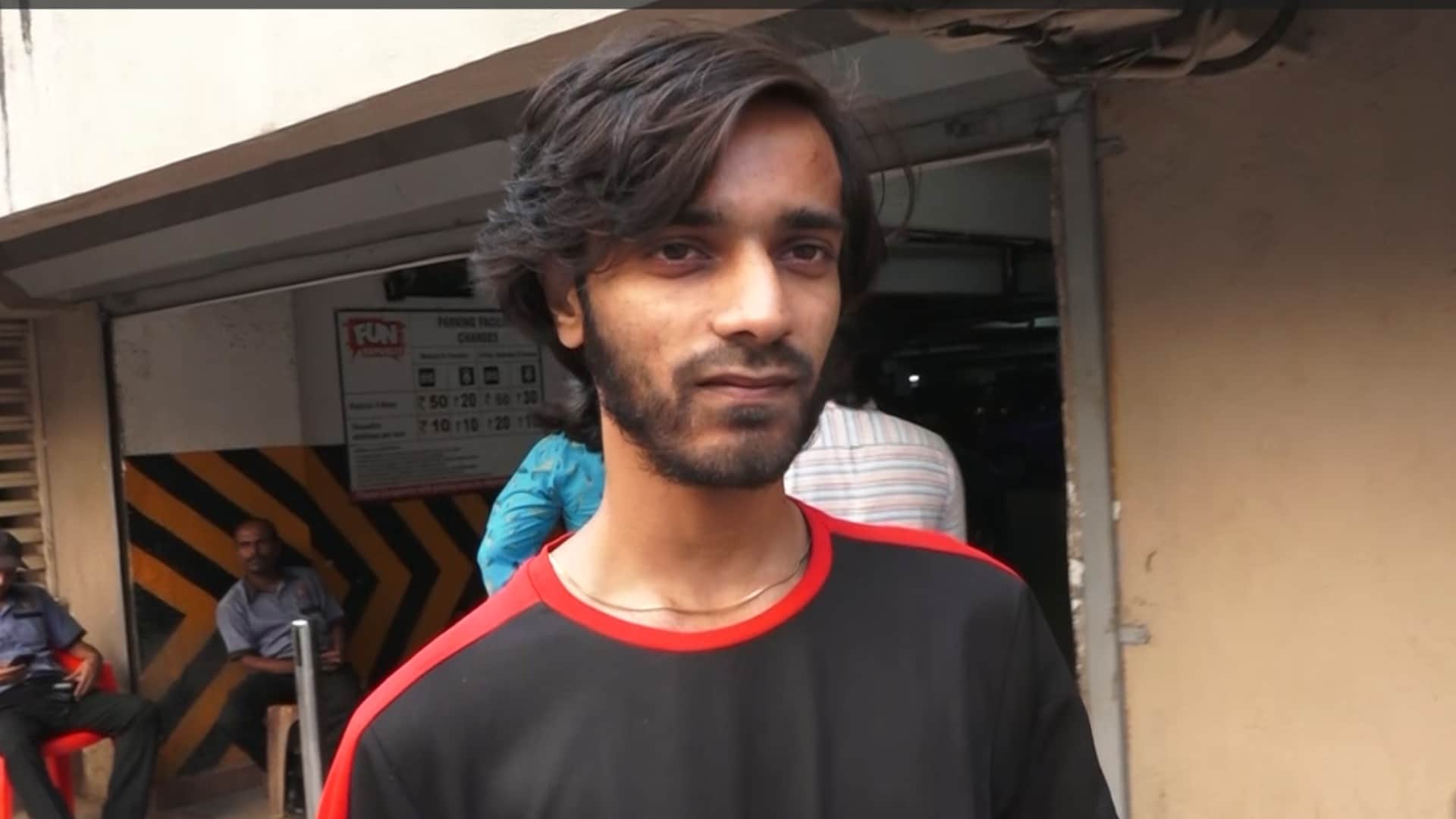Swatantrya Veer Savarkar 1st day 1st show Public Review of randeep hooda ankita lokhande amit sial biopic film