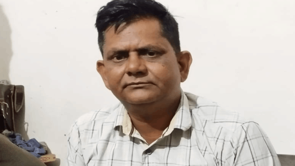 Anti corruption team arrested inspector who demanded bribe by threatening to send him to jail