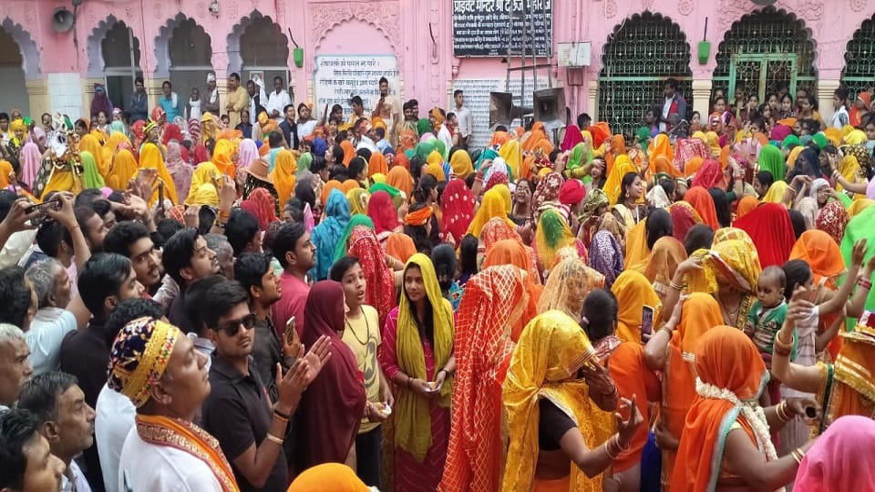 Crowds gathered to see the dance of King Dauji of Braj Maharasas dance These pictures