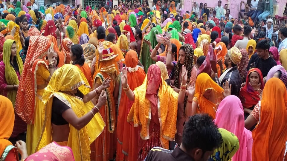 Crowds gathered to see the dance of King Dauji of Braj Maharasas dance These pictures
