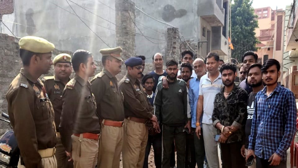 Activists going to play Holi in AMU stopped