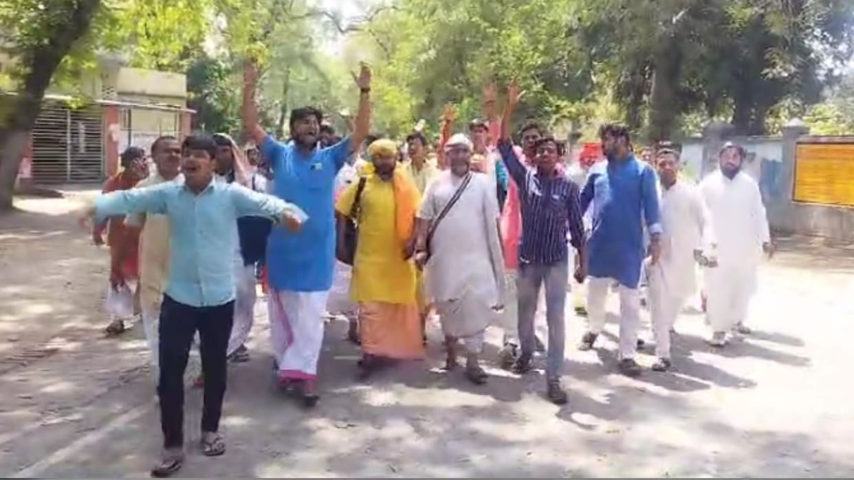 Holi 2024 Date Dharmacharya met DM in Ballia regarding date of Holi