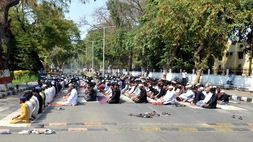 Students offered namaz on Baba Syed of AMU