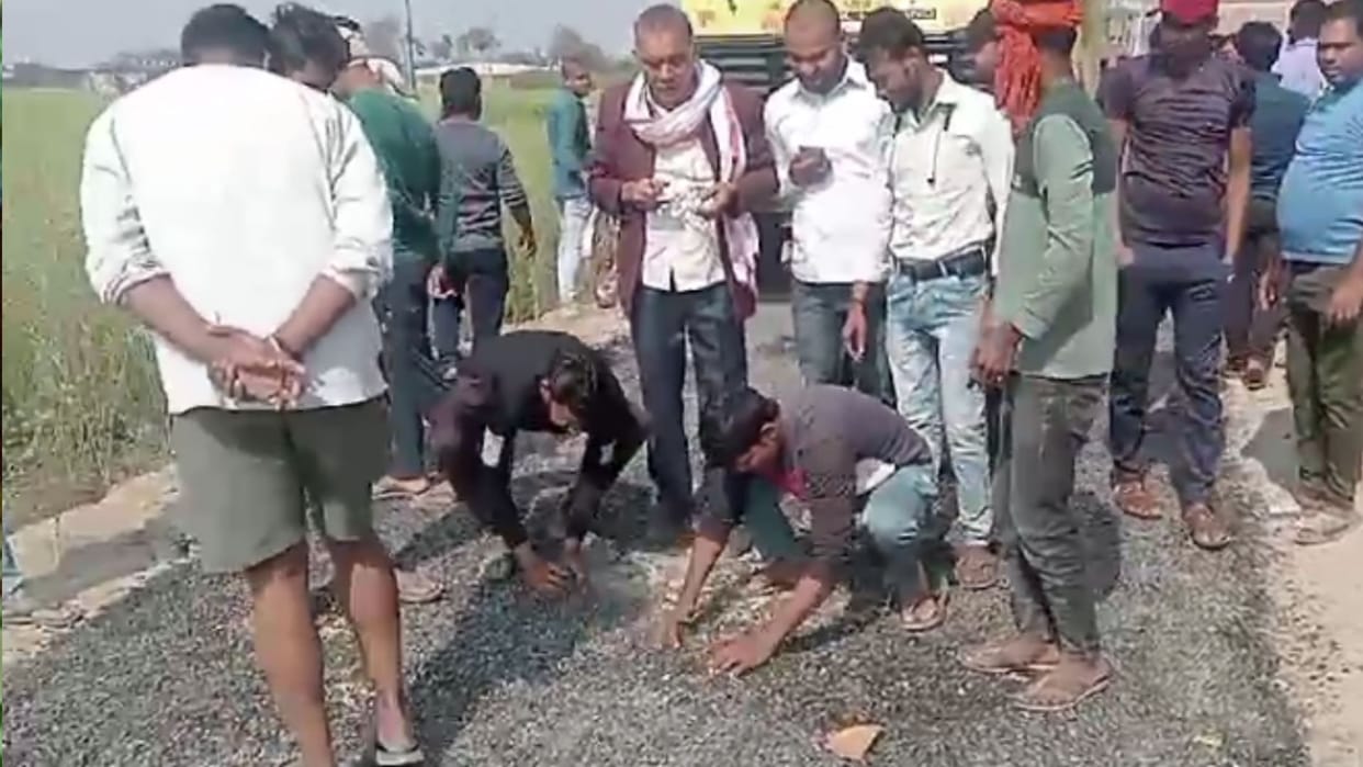 Villagers protested against quality of road in Bhadohi