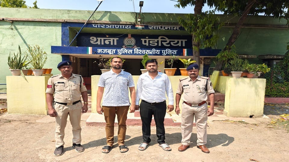 Sahu community surrounded police station Demand for action against BJP leaders in Kabirdham
