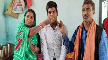 Bihar Board Inter Result: किसान के बेटे प्रिंस ने हासिल की राज्य में तीसरी रैंक, सिविल अधिकारी बनने का है सपना Bihar Board Inter Result: Farmer's son Prince Kumar got 3rd rank in state in board's inter examination