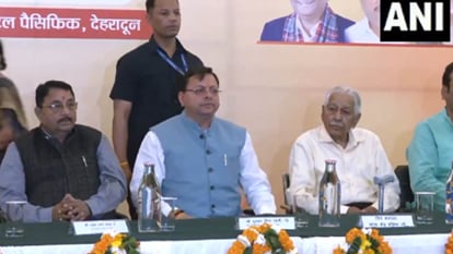 Uttarakhand : धामी सरकार के दो साल पूरे...मुख्यमंत्री ने भगत सिंह, राजगुरु, सुखदेव को दी श्रद्धांजलि CM Dhami paid tribute to Bhagat Singh Rajguru and Sukhdev on the completion of his 2-year tenure Uttarakhand