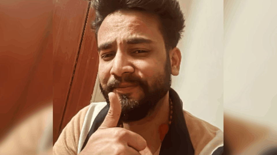 elvish yadav shares selfie after reached home from jail