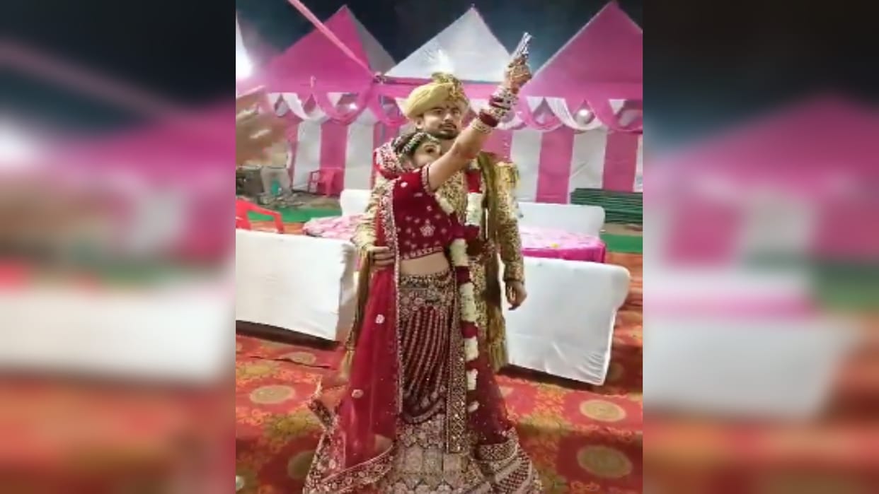 Muzaffarnagar: bride fires in wedding mandap, police is searching for the bride with a pistol