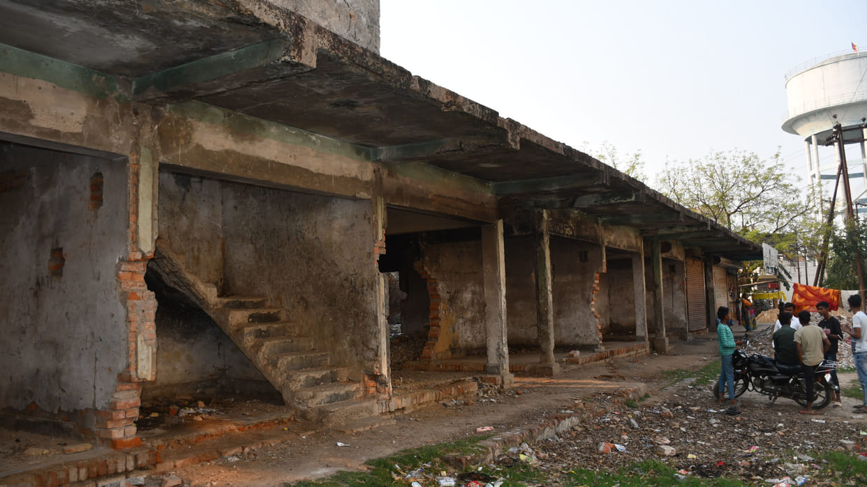 GDA will demolish its 50 shops in Shastri Nagar, Gorakhpur.