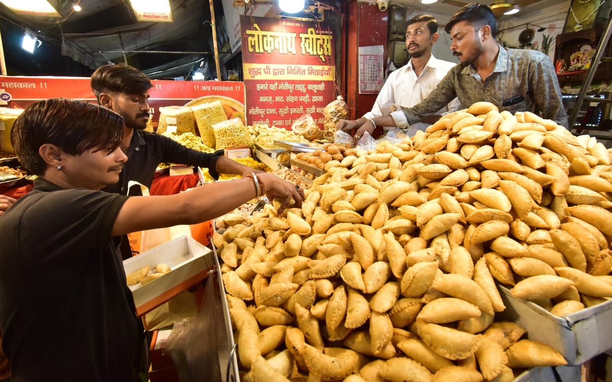 Holi 2024: Gujhiya and Namkeen add to Holi shopping, readymade masala samosa, crispy