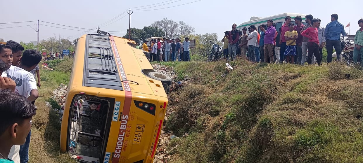 Jaunpur bus accident child and driver injured after school bus overturns