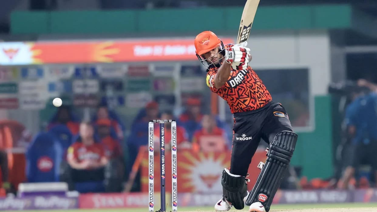 KKR vs SRH IPL Live Score: Kolkata Knight Riders vs Sunrisers Hyderabad Match Scorecard Updates in Hindi