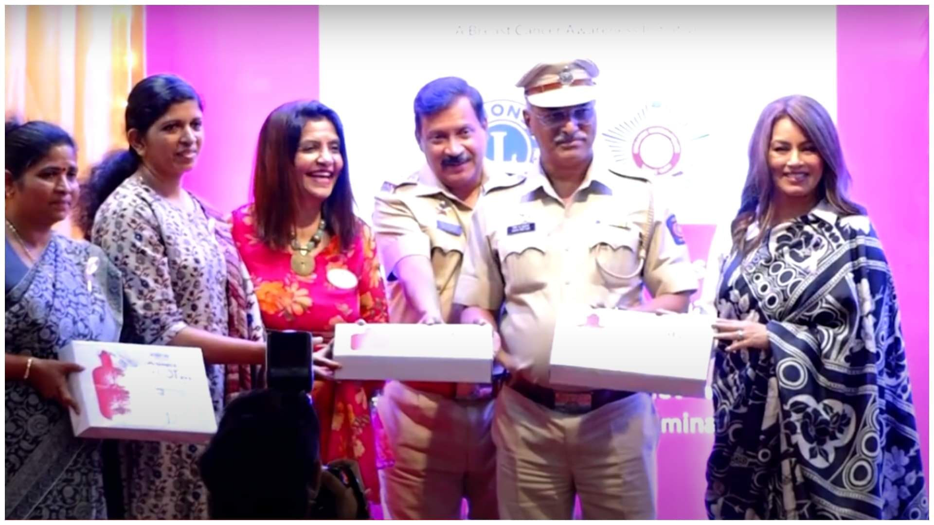 Mahima Chaudhry Conversation With Mumbai Women Police On Breast Cancer Awareness See Here Actress New Look