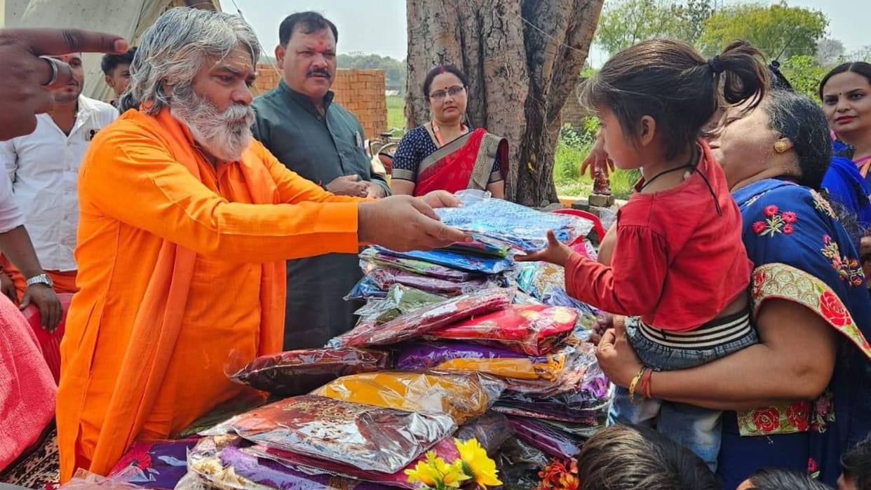 Shri Annapurna Math-Temple Trust will distribute clothes with food in varanasi