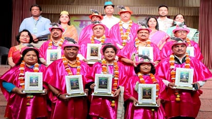 मूर्खानंद विश्वविद्यालय का दीक्षांत समारोह: पूजे गए गर्दभराज, तालियों नहीं कांव-कांव से हुआ उत्साहवर्धन Convocation ceremony of Murkhanand University Gardabharaj worshipped encouragement was not by applause