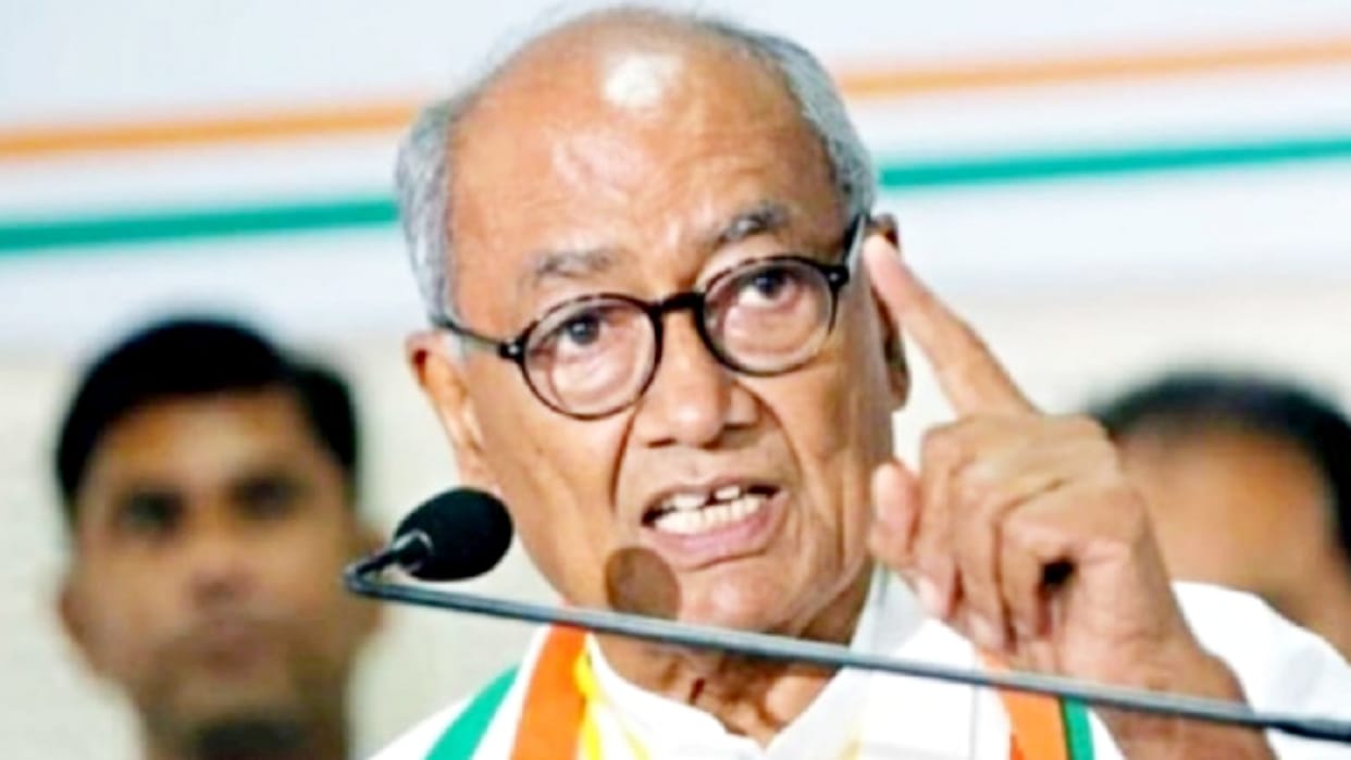 MP News: Congress leader Digvijay Singh busy preparing for voting through ballot paper.