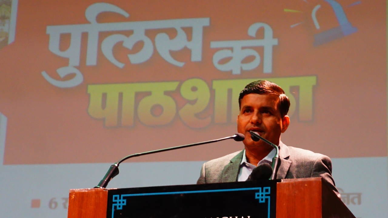 Police ki Pathshala organized by Amar Ujala Foundation taught law lessons to students Dehradun Uttarakhand